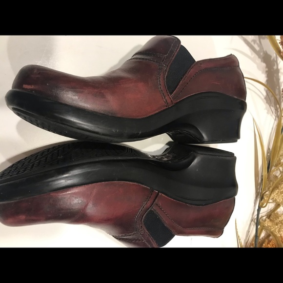 ARIAT red leather slip on clogs Sz 7 - Picture 5 of 6